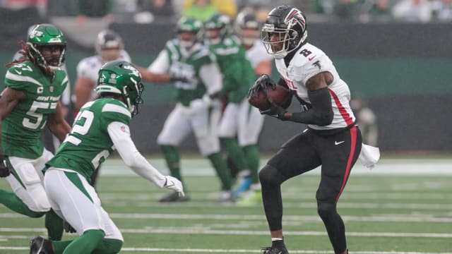 Dec 3, 2023; East Rutherford, New Jersey, USA; Atlanta Falcons tight end Kyle Pitts (8) gains yards after catch as New York Jets safety Tony Adams (22) pursues during the first quarter at MetLife Stadium.